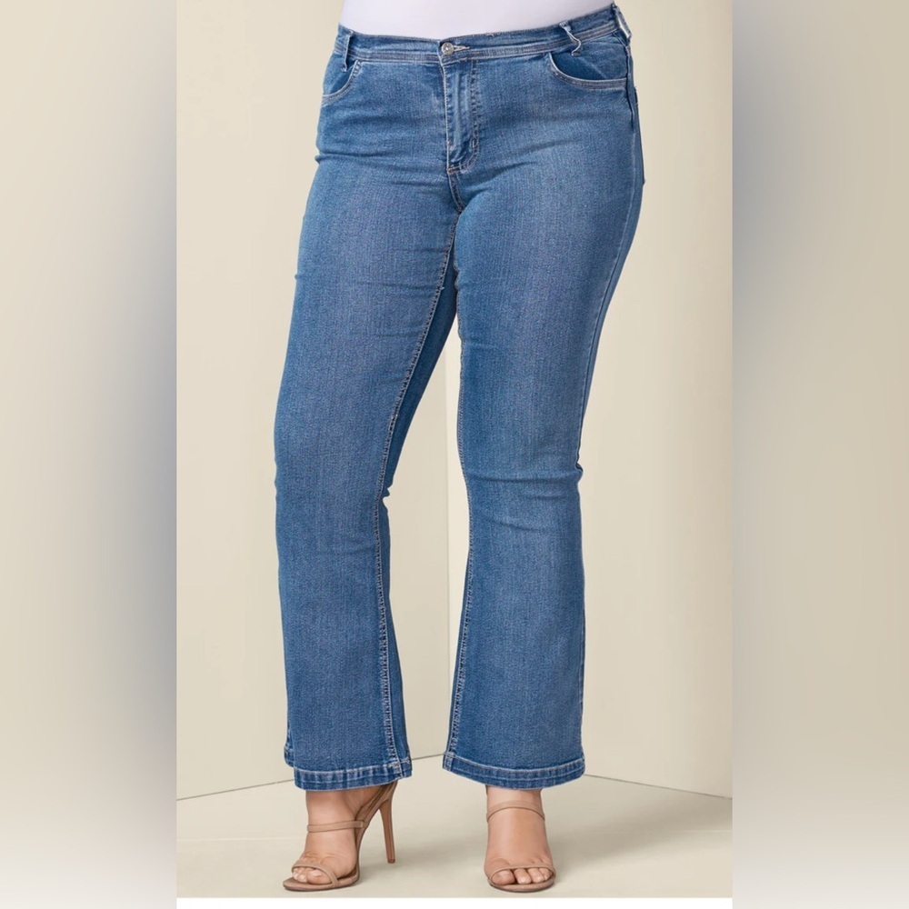 VENUS Halle Women's Plus Boot Cut Jeans in Light Wash